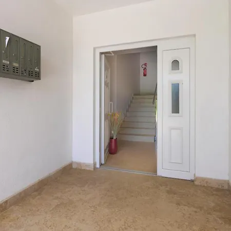 Apartment Karin Peroj