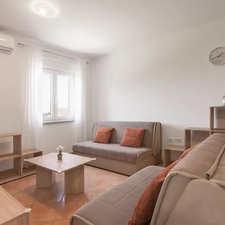 Apartment Karin Peroj