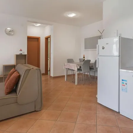 Karin Apartment Peroj