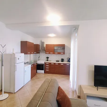 Apartment Karin Peroj